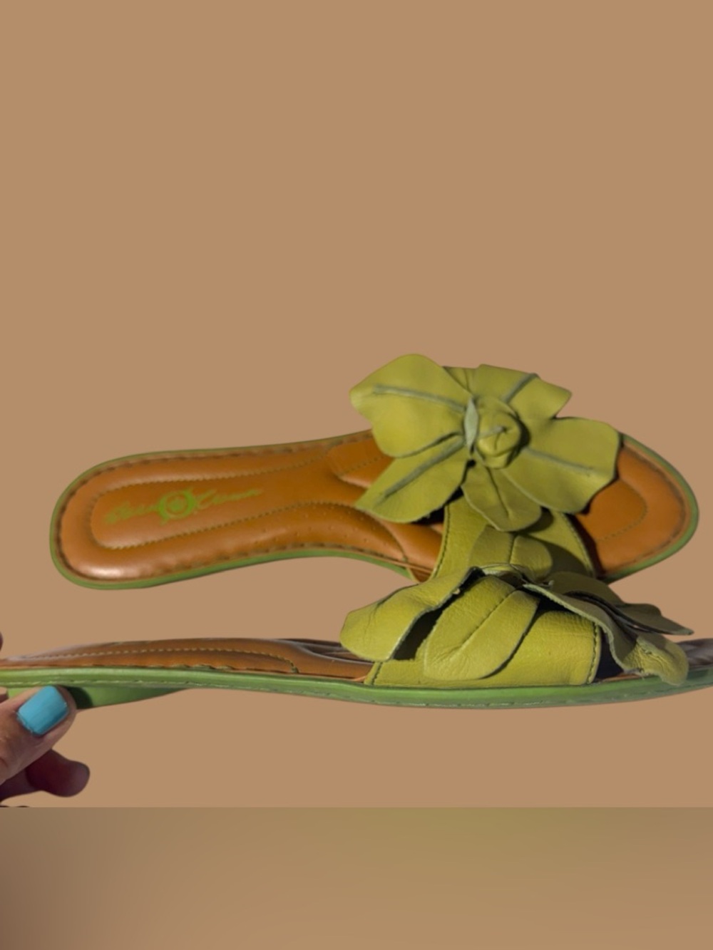 BORN CROWN OLIVE CHARTREUSE FLORAL APPLIQUE PETAL LEATHER SLIP-ON SANDALS S8
